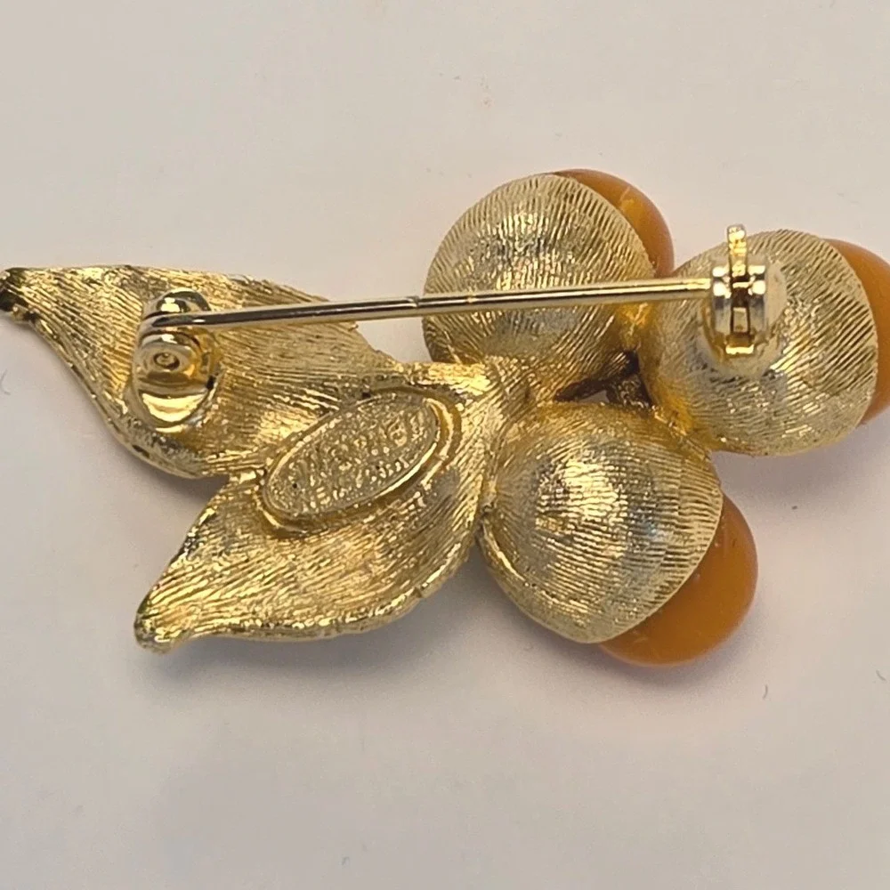 Brooch Gold Amber Excellent Vintage Acorn Berry Leaf Rhinestone - Picture 2 of 4